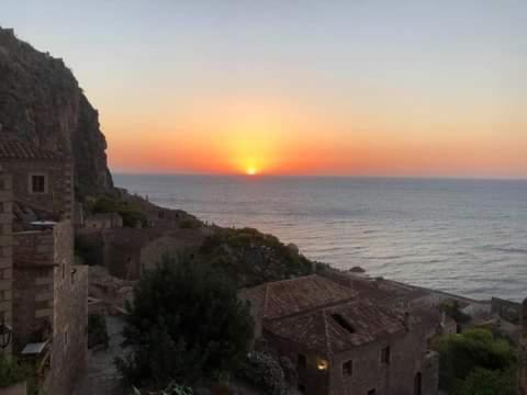 Hotel Byron'S Sea View à Monemvasia Extérieur photo