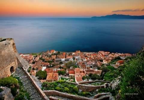 Hotel Byron'S Sea View à Monemvasia Extérieur photo